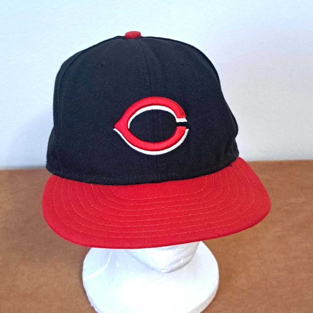 Cincinnati Reds New Era black red official on field cap fitted 7 3/8.
